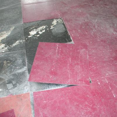 Dallettes Floorflex rouges avec colle bitumineuse, Suva