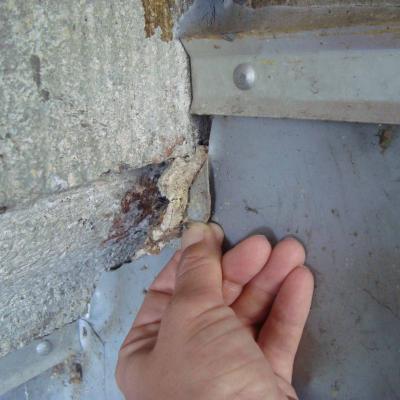 Manto impermeabile sintetico contenente amianto (tipo Hypalon). Entrambi i lati. (Foto Carbotech)